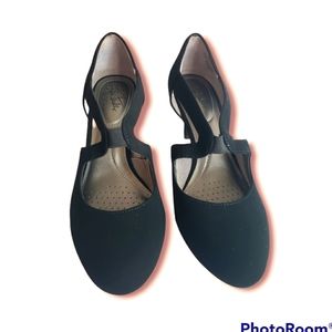 Life stride soft system black suede heels sz 7.5